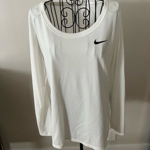 Nikes Ladies white long sleeve XL dry fit pullover shirt